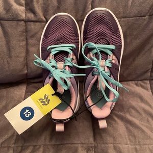 Kid girls all in motion size 13 tennis shoes